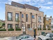 2 Bedroom Apartment London Greater London 94524356