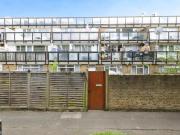 2 Bedroom Apartment London Greater London 94577880