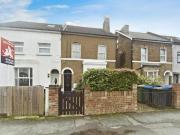 2 Bedroom Apartment London Greater London 95356488