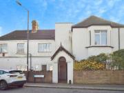 2 Bedroom Apartment London Greater London 95745122