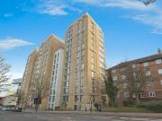 2 Bedroom Apartment London Greater London 95986898