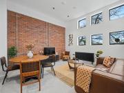 2 Bedroom Apartment London Greater London 98062195