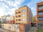 2 Bedroom Apartment London Greater London 98649312