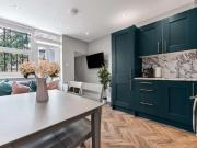 2 Bedroom Apartment London London 54046590