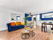 2 Bedroom Apartment London London 65796655