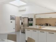 2 Bedroom Apartment London London 65826112