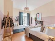 2 Bedroom Apartment London London 91329614