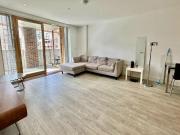 2 Bedroom Apartment London London 92569813