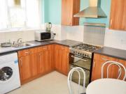 2 Bedroom Apartment London London 92657940