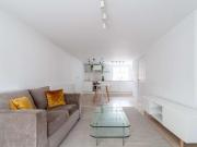 2 Bedroom Apartment London London 97338116