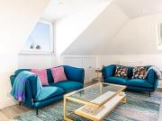 2 Bedroom Apartment London London 97792315