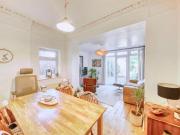 2 Bedroom Apartment Londres Great London LS97887508