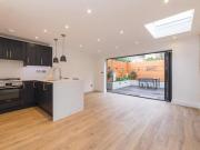 2 Bedroom Apartment Londres Greater London 93054043