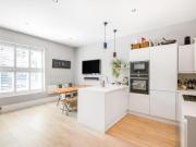 2 Bedroom Apartment Londres Greater London 94695837