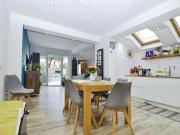 2 Bedroom Apartment Londres Greater London 97087199