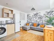 2 Bedroom Apartment Manchester Manchester 90735710