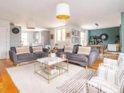 2 Bedroom Apartment Midhurst West Sussex 92629774