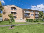 2 Bedroom Apartment, Opposite Park and Idyllic Location