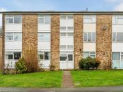 2 Bedroom Apartment Oxted Surrey 93185425