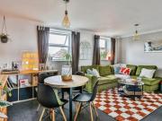 2 Bedroom Apartment Poole Poole 95050339