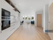 2 Bedroom Apartment Purley Great London 92941702