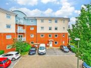2 Bedroom Apartment Redhill Surrey 94075765