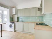 2 Bedroom Apartment Southend on sea Southend On Sea 93731772