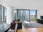 2 bedroom apartment to let in Landmark Tower near Canary...