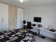 2 Bedroom Apartment To Let in Newlands East