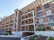 2 Bedroom Apartment To Let in Onder Papegaaiberg