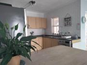 2 Bedroom Apartment To Let in Onder Papegaaiberg