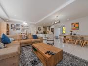 2 Bedroom Apartment To Let in Rosebank