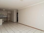2 Bedroom Apartment to Rent in Golf Course