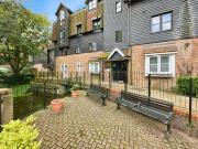 2 Bedroom Apartment West Drayton Greater London 97388548