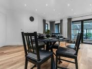 2 Bedroom Apartment with Balcony, East Croydon