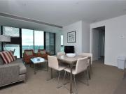 2 Bedroom Apartment with Carspace close to Southern...