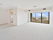 2 BEDROOM APARTMENT WITH PANORAMIC HARBOUR VIEWS