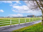 2 bedroom apartment with Racecourse views