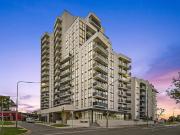 2 Bedroom Apartment with Rooftop Pool and Stunning Views...