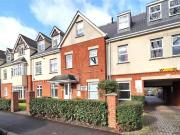 2 Bedroom Apartment Woking Surrey 91147395