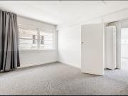 2 Bedroom Art Deco Apartment Near Beare Park