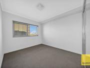 2 BEDROOM BRIGHT APARTMENT CITY LIVING !