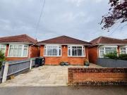 2 bedroom bungalow for rent in Evershot Road, Bournemouth,.