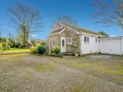 2 bedroom bungalow for sale in Moorlands Road,...