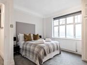 2 bedroom conversion flat with 1 reception and 2...