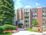 2 Bedroom + Den 20 Fashion Roseway