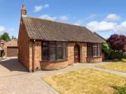 2 bedroom detached bungalow for sale in Almsford Drive,...