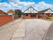 2 bedroom detached bungalow for sale in Burneside Close,...