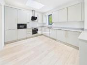2 bedroom detached house for rent in Albert Road,...
