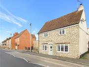 2 bedroom detached house for rent in Ermin Street,...